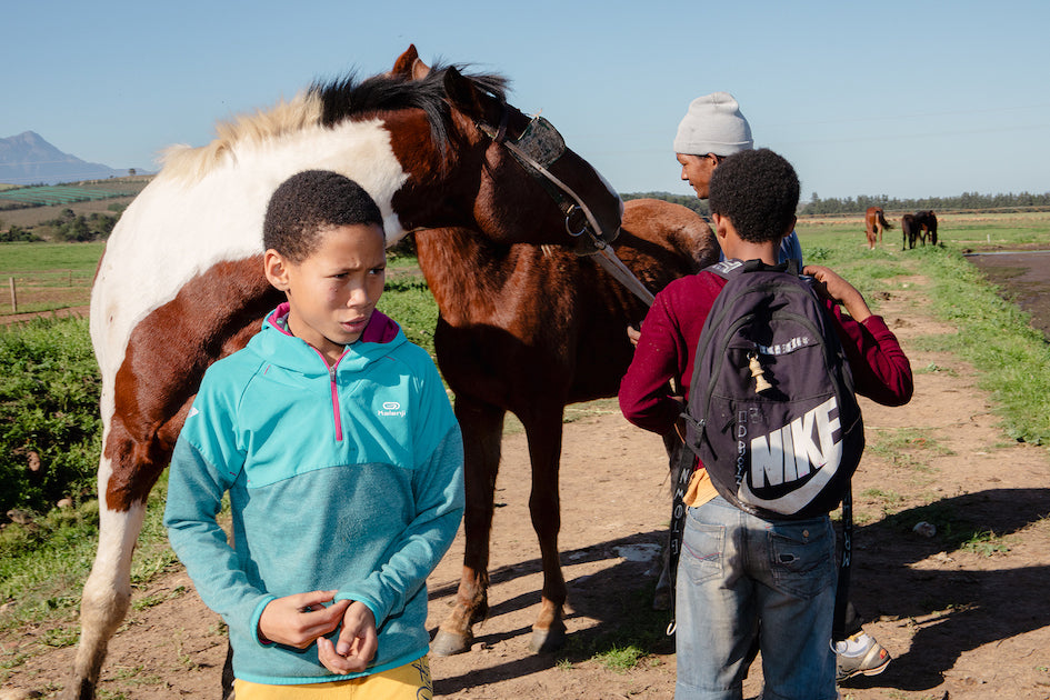 Tyrique Muller, Elnaldo Jafta and Matthew Plaatjies with Stallion and Queenie. Greyton